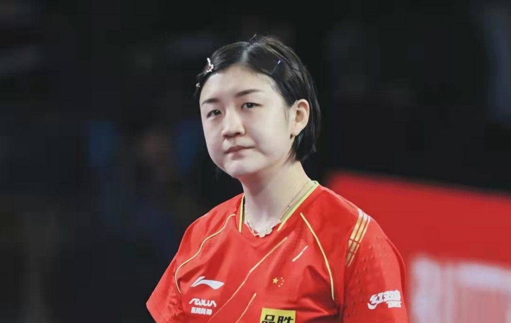揪着小萝莉的头发疯狂输出